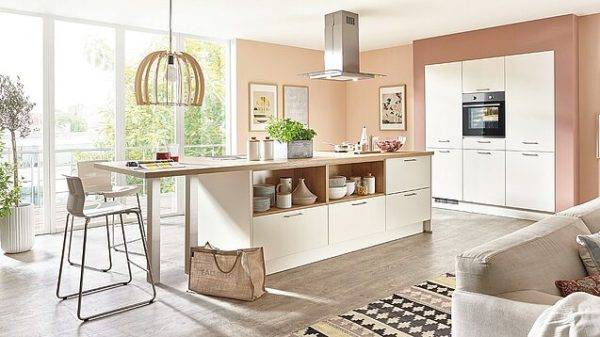 Façades de cuisine design laquées, mates ou vitrées avec cadre noir ou inox pour un rendu moderne et élégant