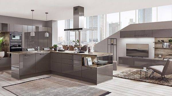 Façades de cuisine design laquées, mates ou vitrées avec cadre noir ou inox pour un rendu moderne et élégant